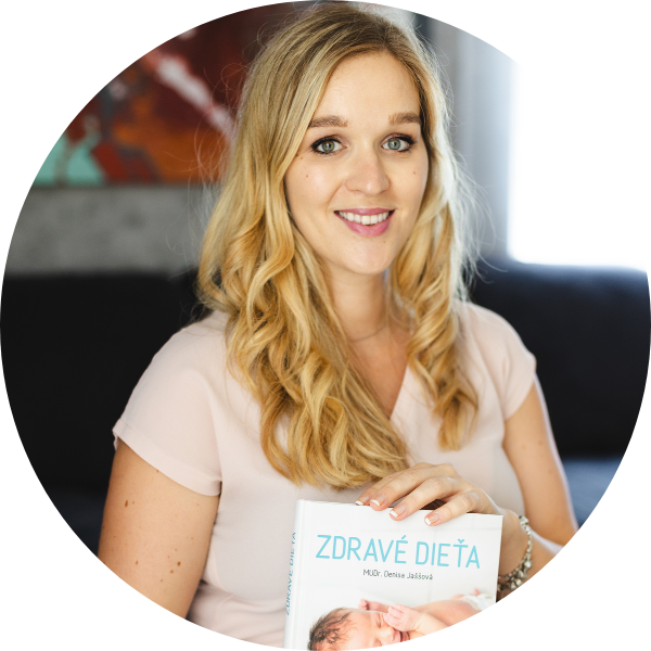 Pediatrička Denisa Jaššová so svojou knihou Zdravé dieťa