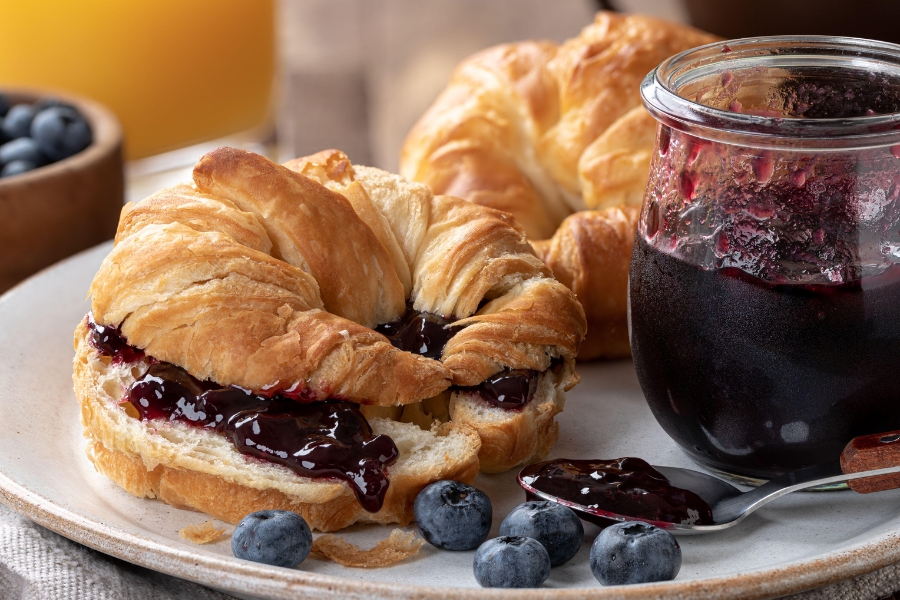 Čučoriedkový džem na croissanty