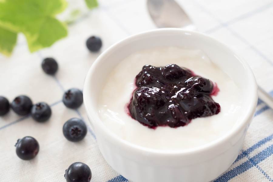 Slivkový dezert v jogurtových pohároch