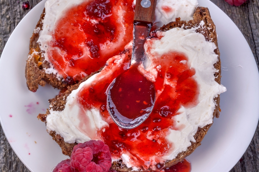 Malinový džem na toastoch
