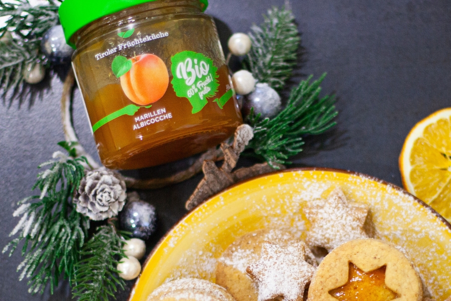 Marhuľový džem na chlebe