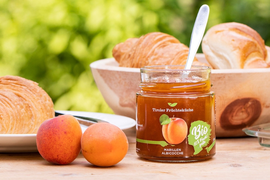 Bio marhuľový džem s viditeľnými kúskami ovocia