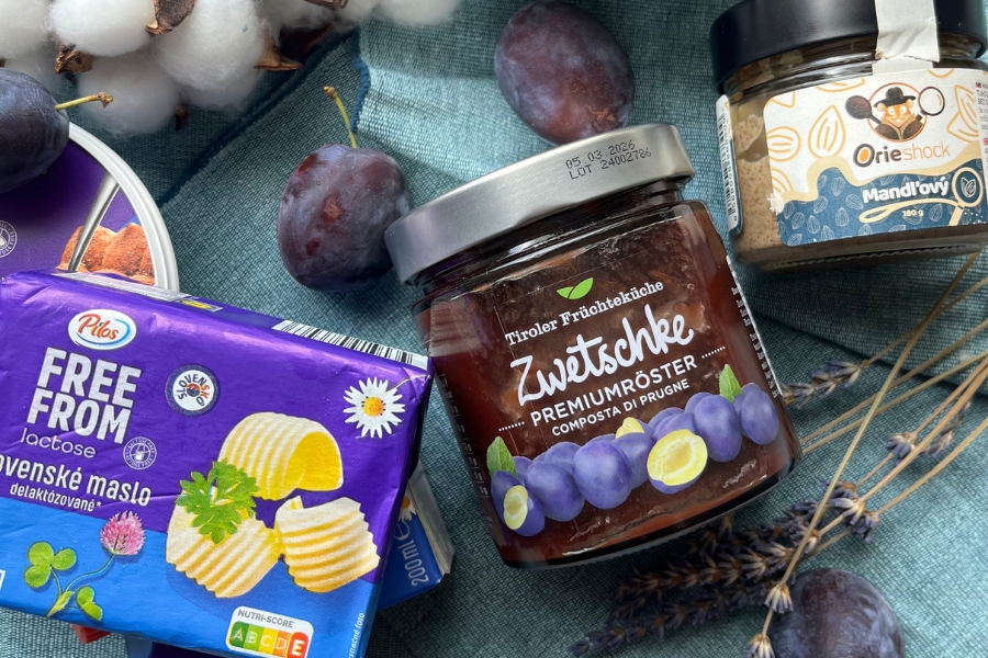 Čisté zloženie slivkového dezertu